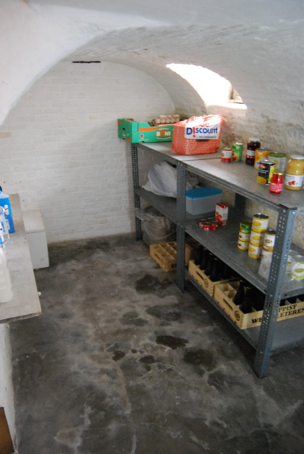 Te renoveren woning met bijgebouwen op 3516m² te Wachtebeke 