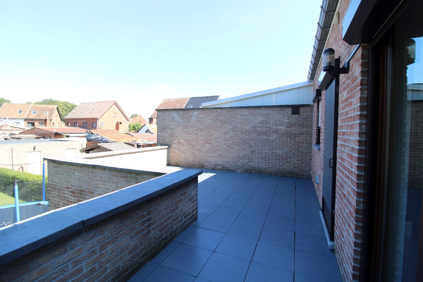 Ruim duplex appartement met mooi terras en garage 