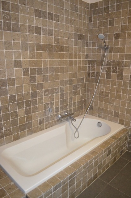 Gelijkvloers appartement met 2 slpks, terras, tuin en garage te Maldegem 