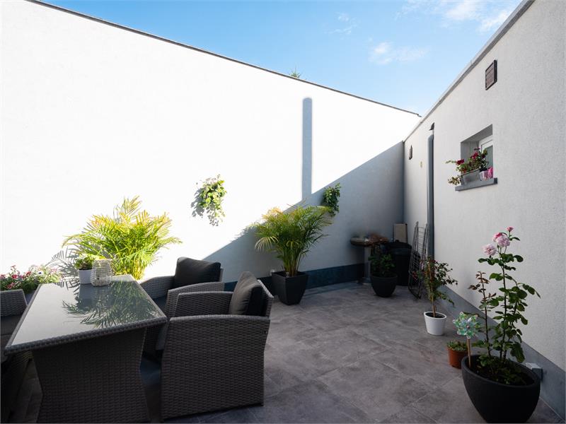 Ruime, subliem gerenoveerde woning in hartje Eeklo 