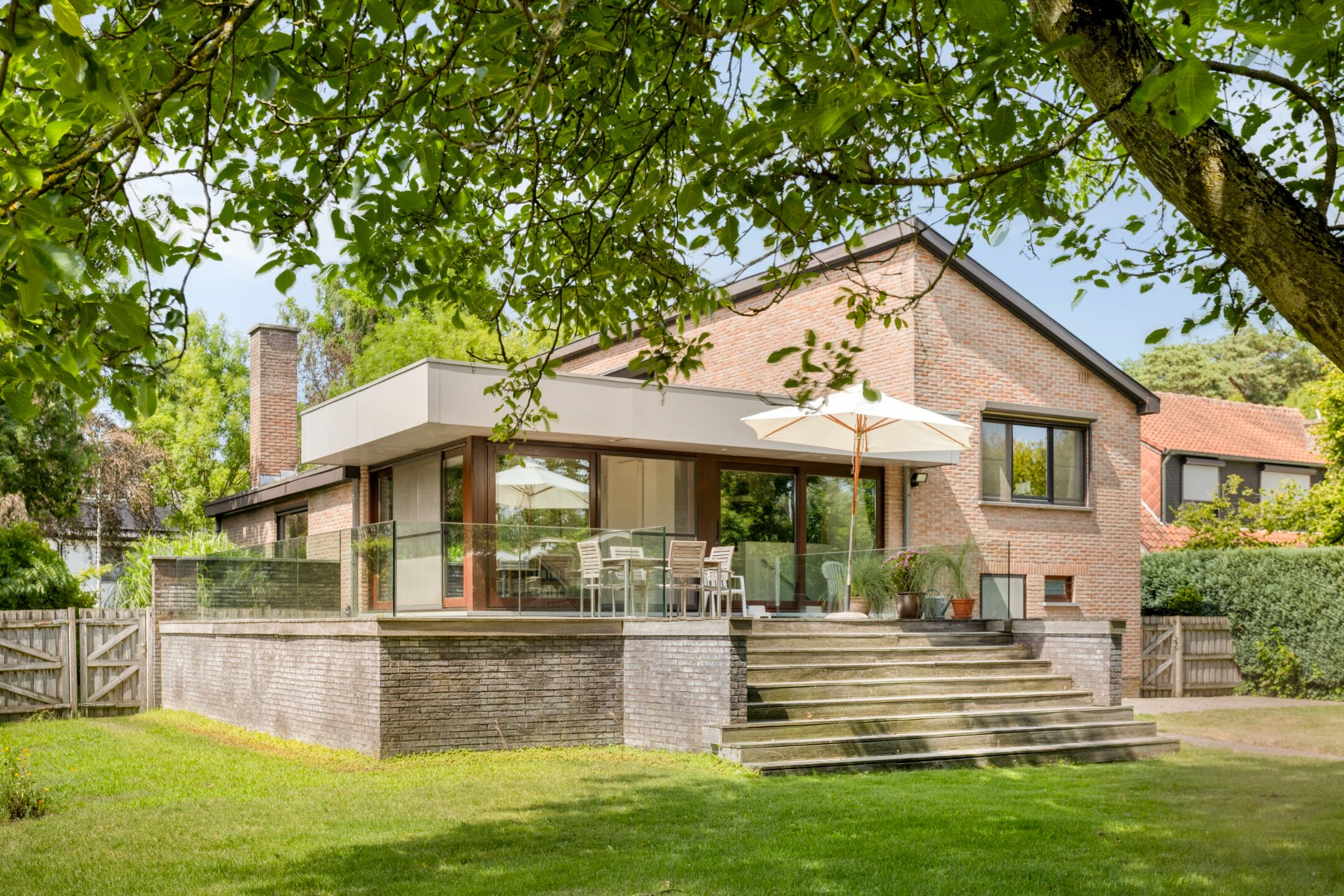 Ruime split-level gezinswoning op een prachtig perceel van 1.238 m² in de gegeerde wijk Elshout te Schoten 