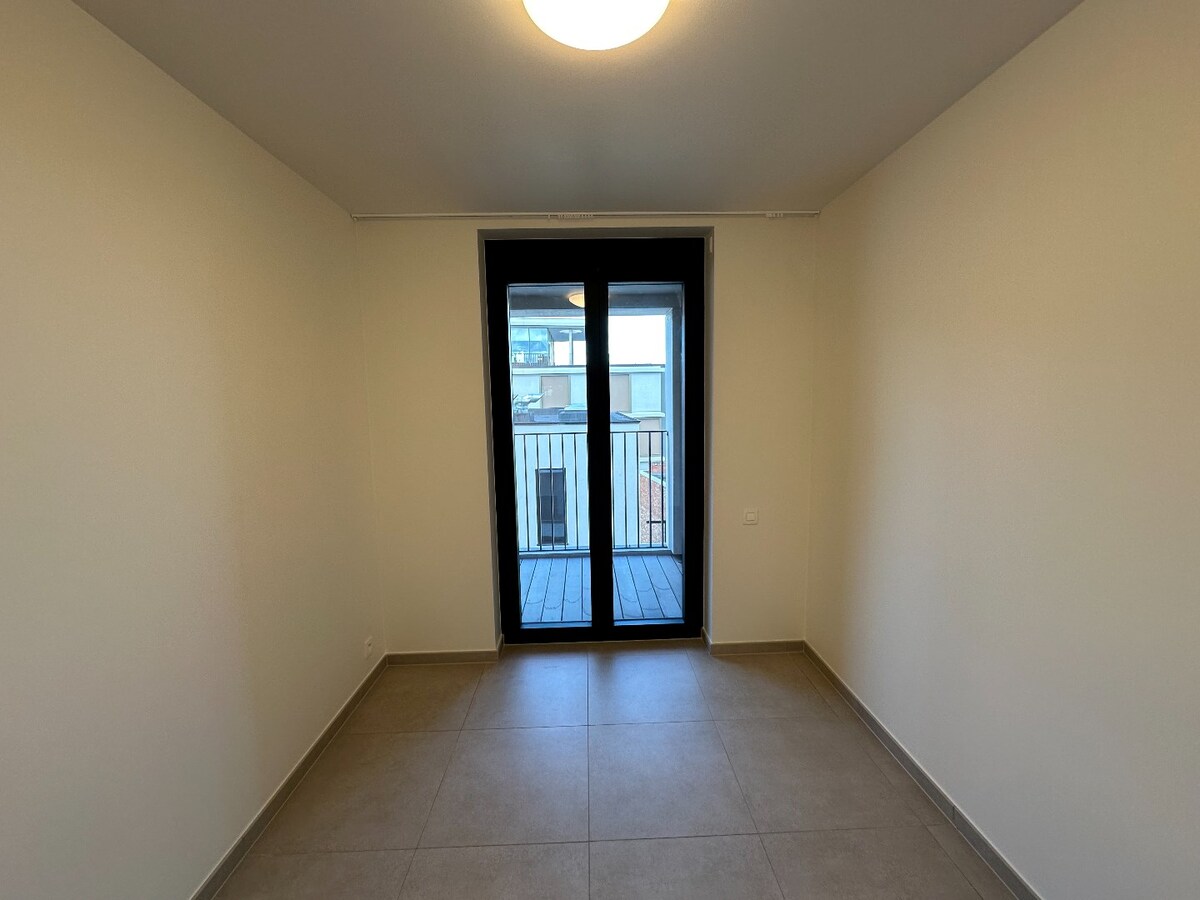 Prachtig nieuwbouwappartement op de vierde verdieping, pal in het centrum van Roeselare 