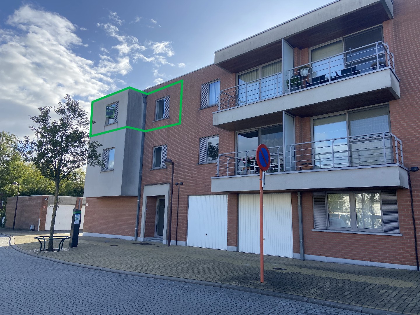 Ruim hoekappartement met 3 slaapkamers en garage in hartje Waregem! 