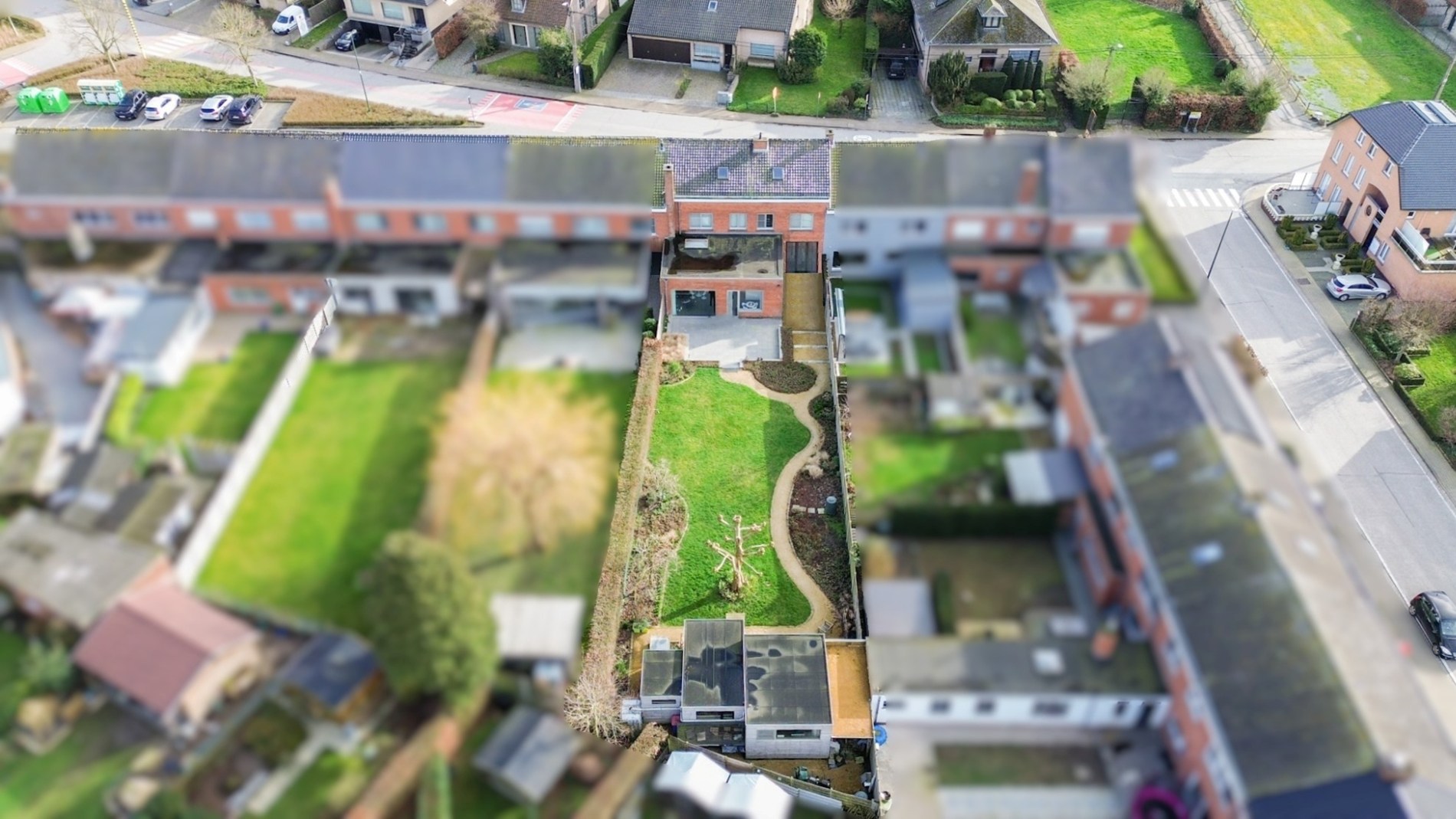 Prachtige gezinswoning met mooie tuin en bijgebouw, instapklaar afgewerkt, Torhout. 