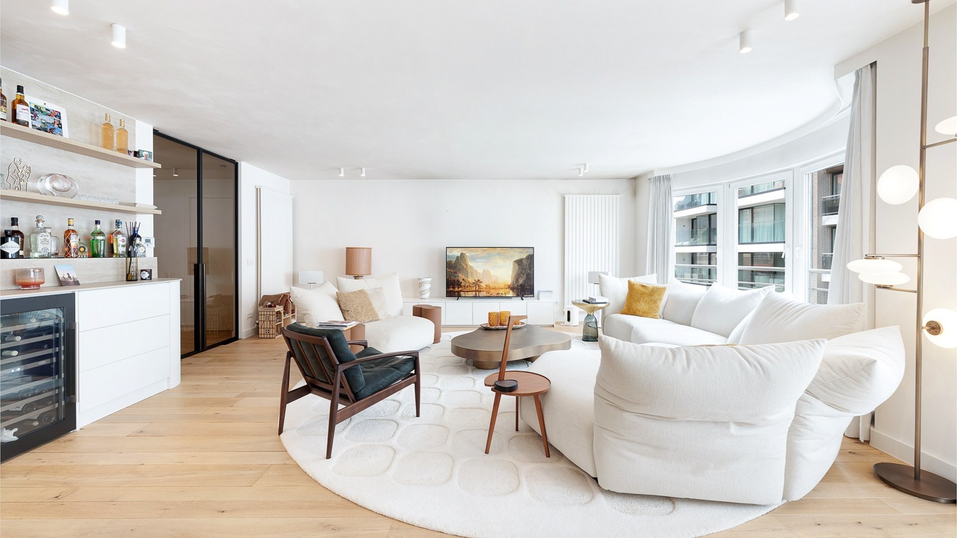 Ruim appartement van 138 m² gelegen op de Jozef Nellenslaan te Knokke en combineert ruimte, lichtinval en comfort. 