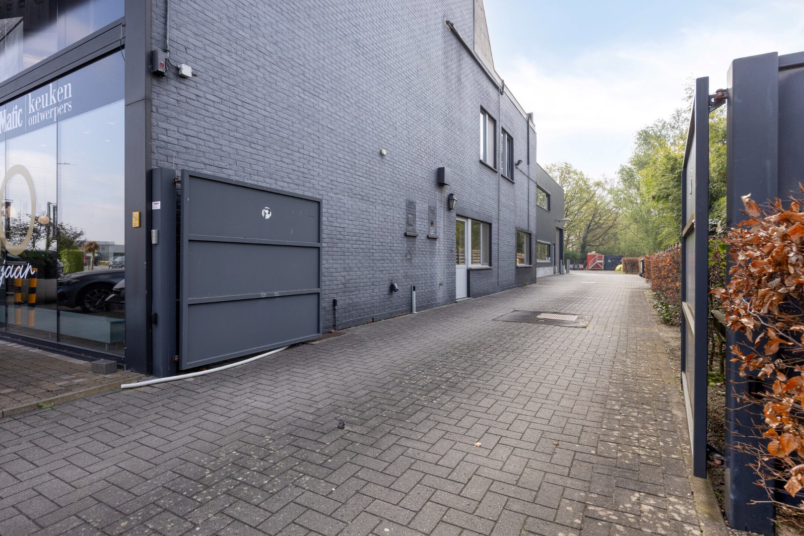 Zeer goed gelegen handelspand van Ca. 880m2 te huur! 