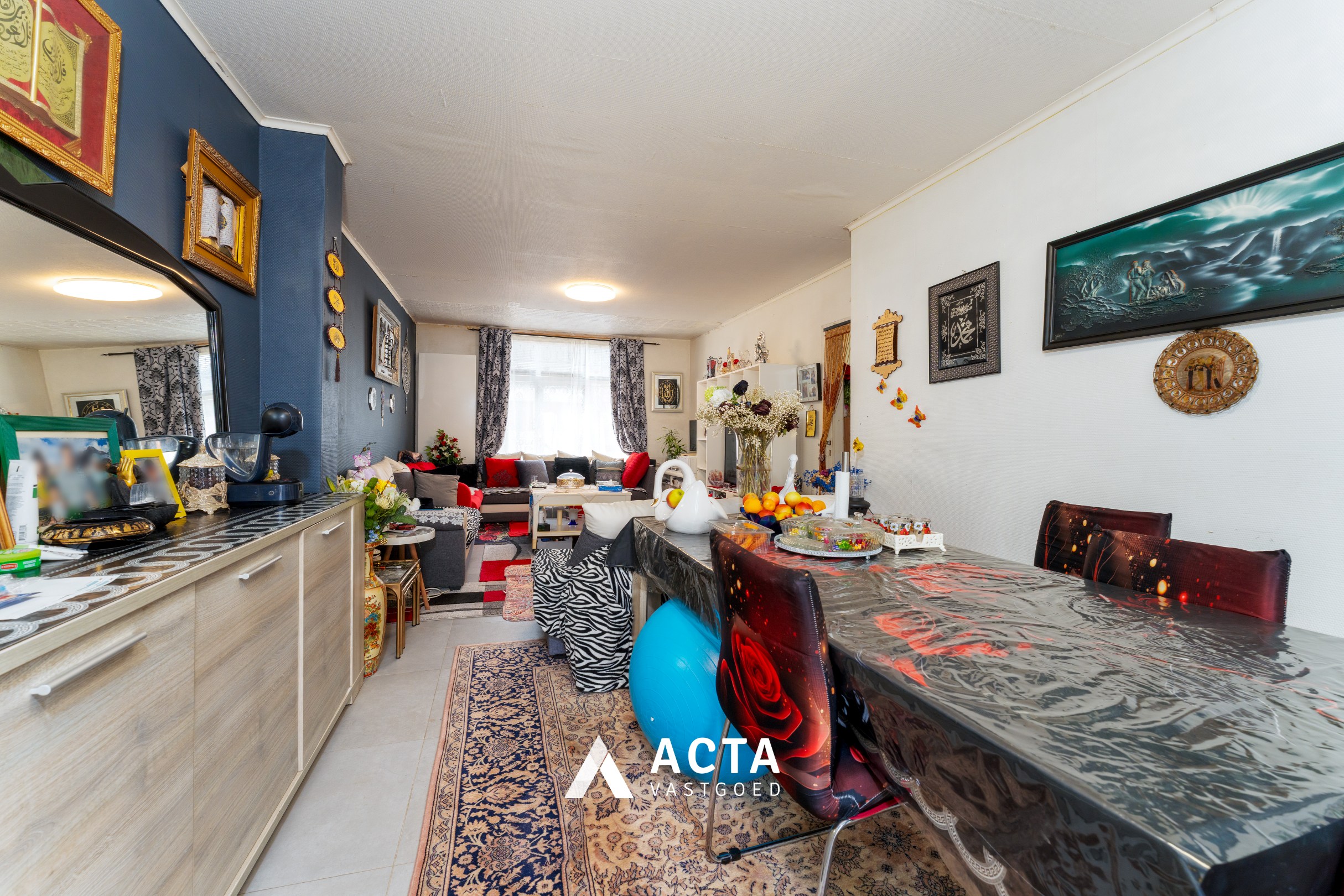 Ruime te renoveren stadswoning met 5 slaapkamers en tuin 