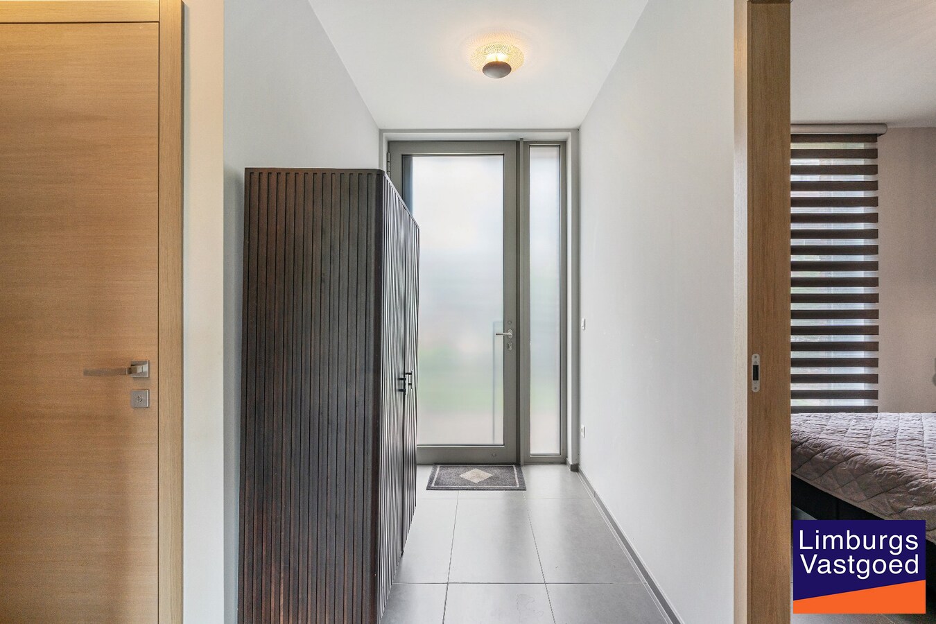 Exclusief gelijkvloers appartement met ruime terrassen, 2 slpk, extra brede autostaanplaats, centrum Genk 