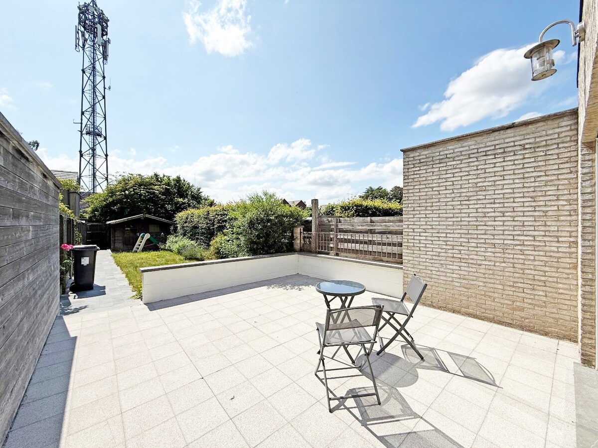 Ruime, instapklare woning met tuin te centrum Zottegem 