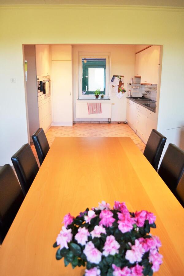 Splendide propriété avec piste couverte et boxes sur environ 1,3ha 