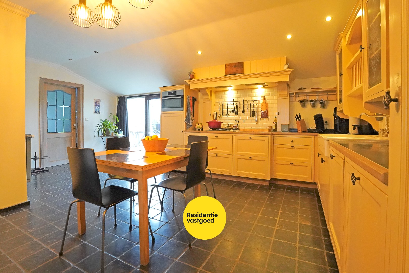 Prachtige, energiezuinig gerenoveerde landelijke villa op 2.542 m² te Nieuwpoort 