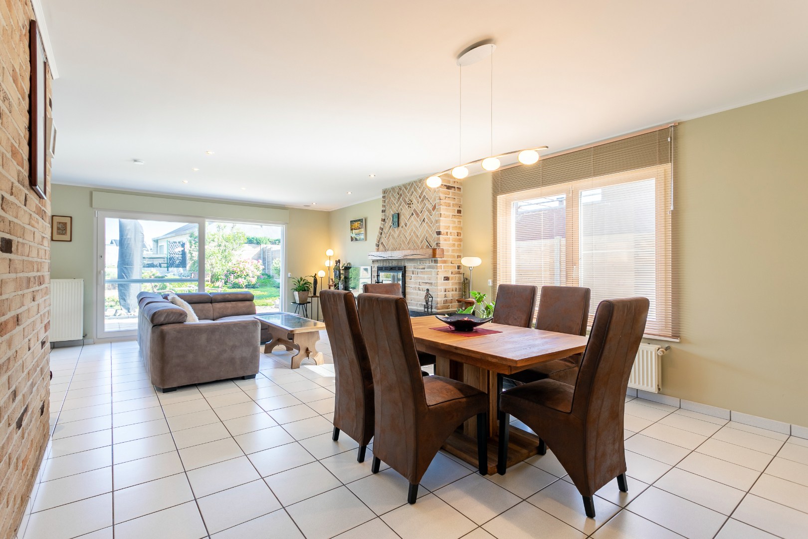 Instapklare gezinswoning met 3 slpk. en ruime tuin 