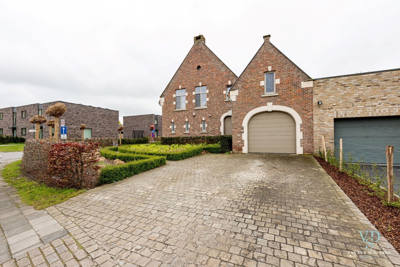 Ruim en stijlvol wonen in hartje Gavere. 