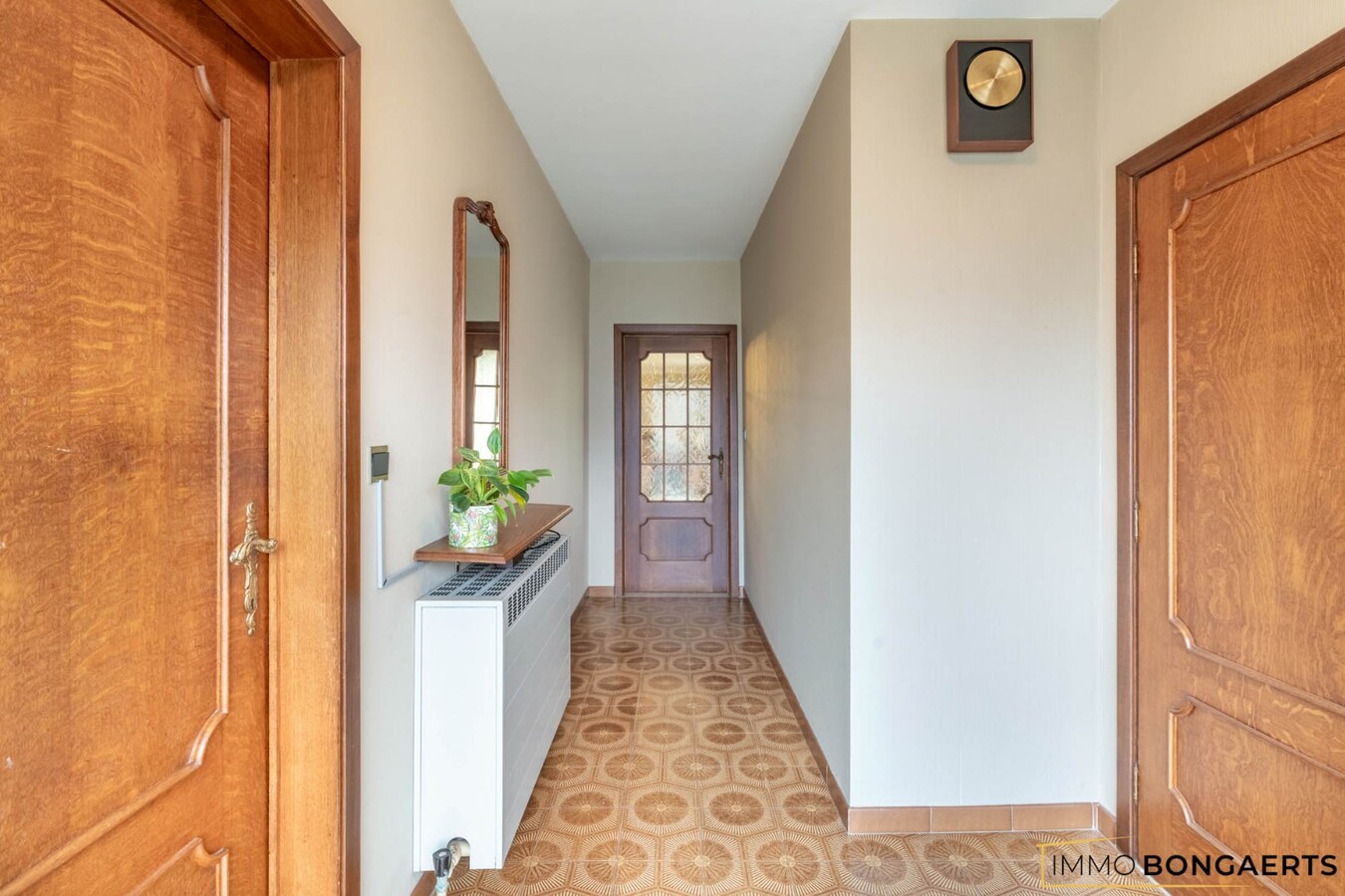 Ruime woning met tuin, garage en 3 slaapkamers in Genk. 