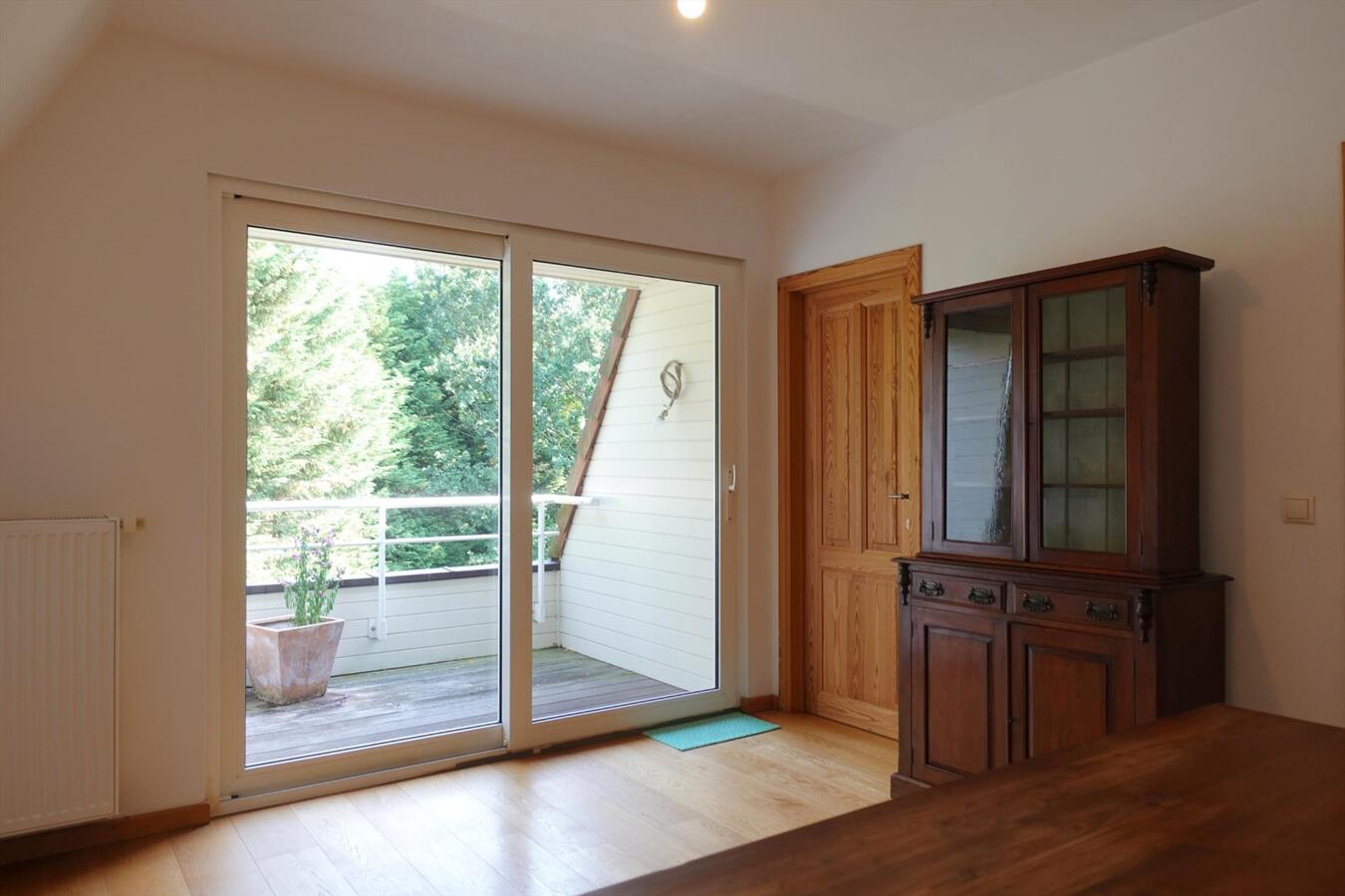 Hoekappartement met 3 slaapkamers in het groen 