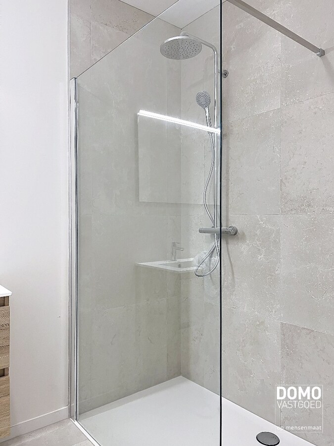 MODERN GELIJKVLOERS APPARTEMENT GELEGEN TE KERMT MET 2 SLAAPKAMERS EN RUIM TERRAS 