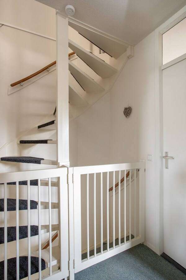 Royale gemoderniseerde gezinswoning met grote woonkamer, open keuken en vijf slaapkamers in hartje Middelbeers 