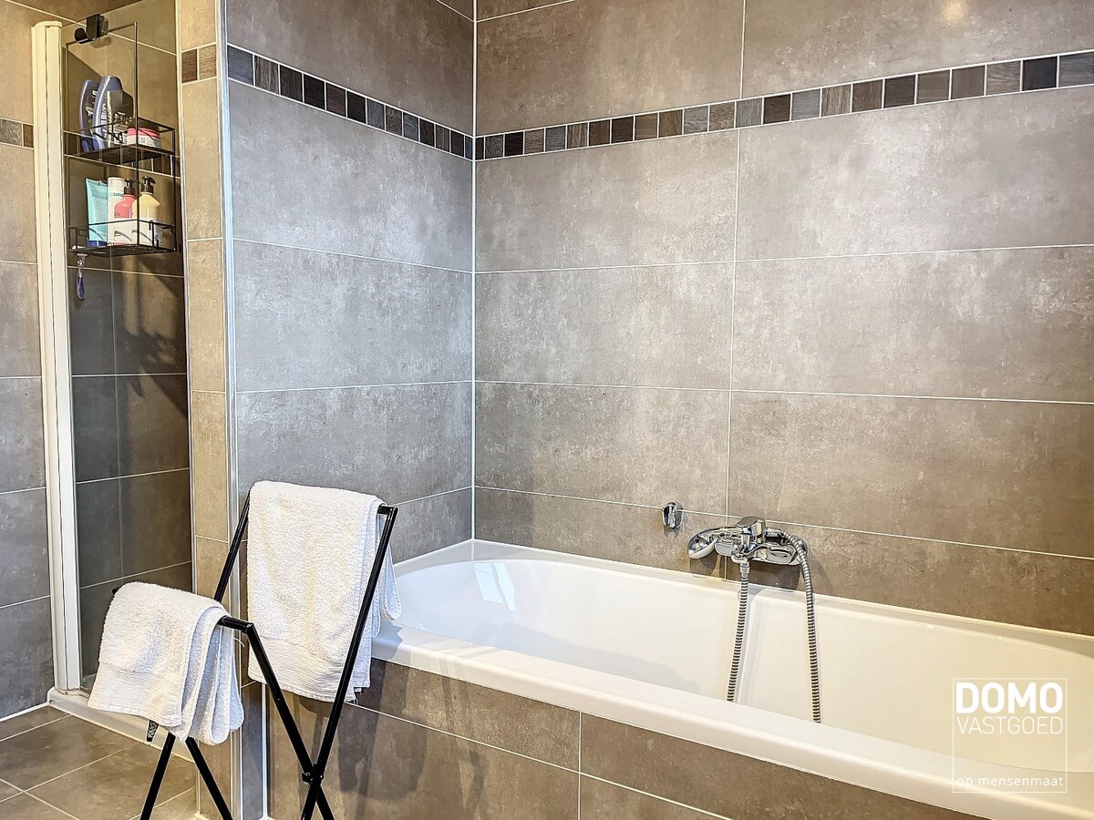 Instapklare en zeer ruime woning te Kuringen. 