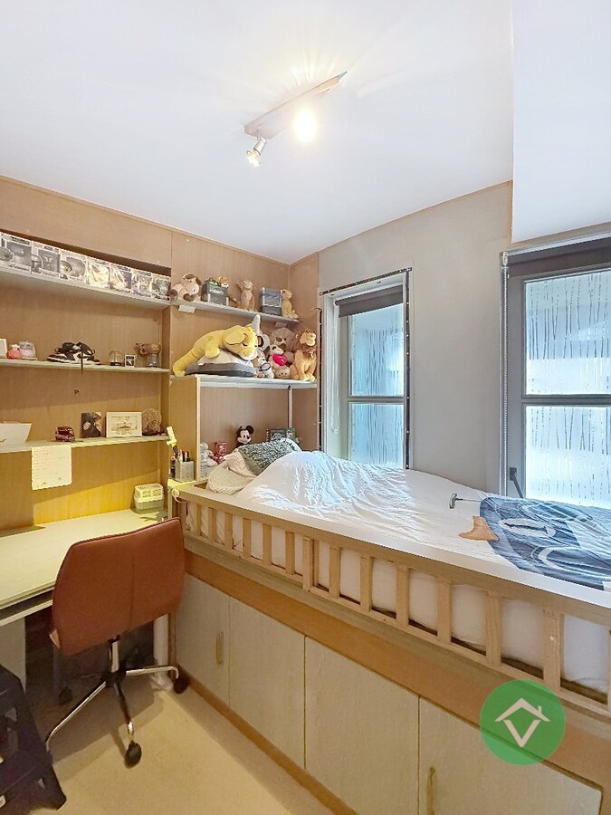 Volledig gerenoveerd handelspand met woonst en garage te Koekelare 