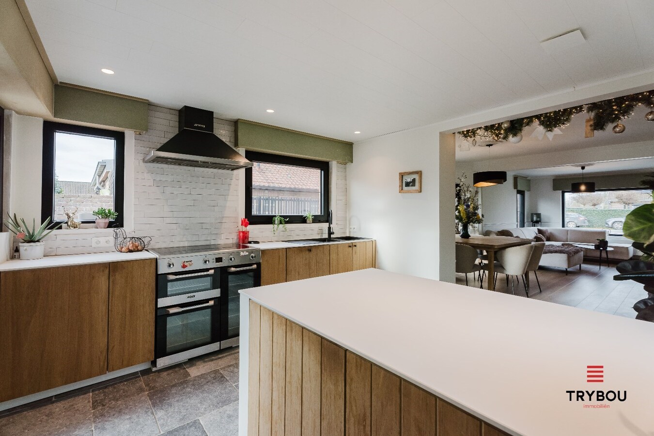 Verrassend ruime, lichtrijke woning op ruim perceel van 722m² te Jabbeke 