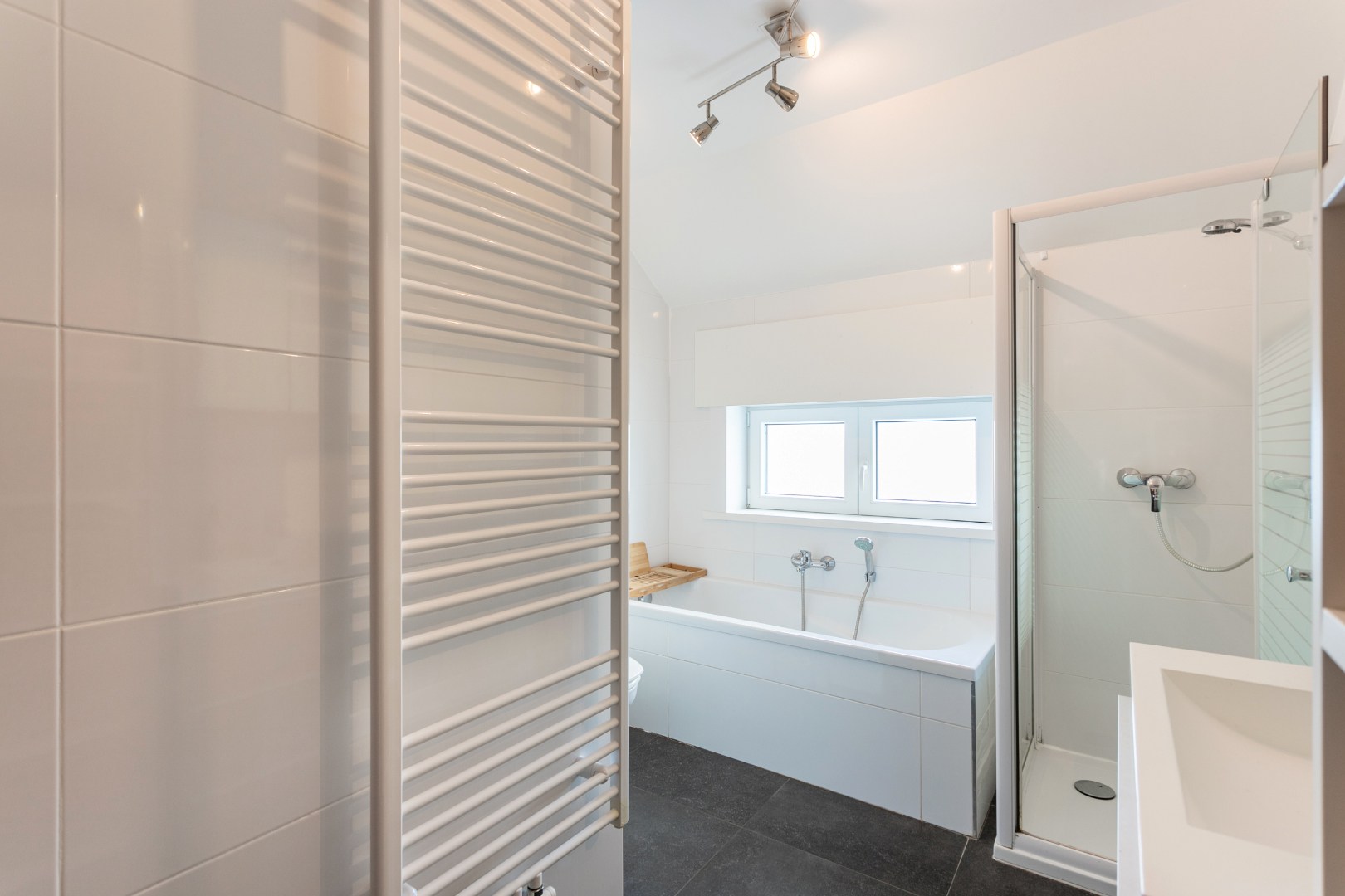 Gerenoveerde 3-gevelwoning met tuin en 4 slaapkamers te Sint-Genesius-Rode 