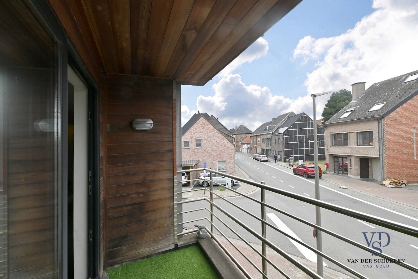 Ruim appartement in hartje Zingem. 