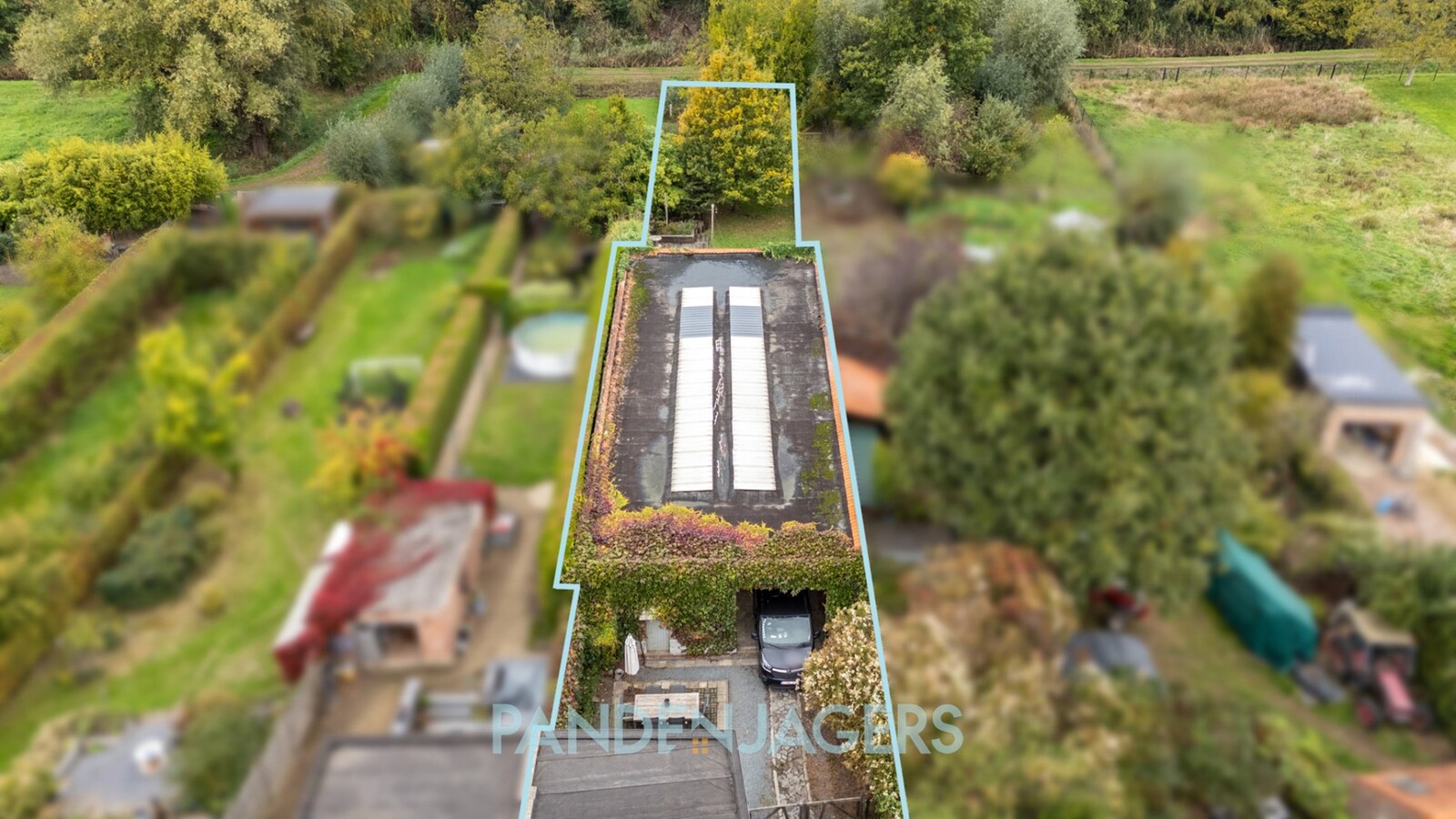 Gerenoveerde woning met uitzonderlijk groot magazijn op unieke locatie te Duffel 