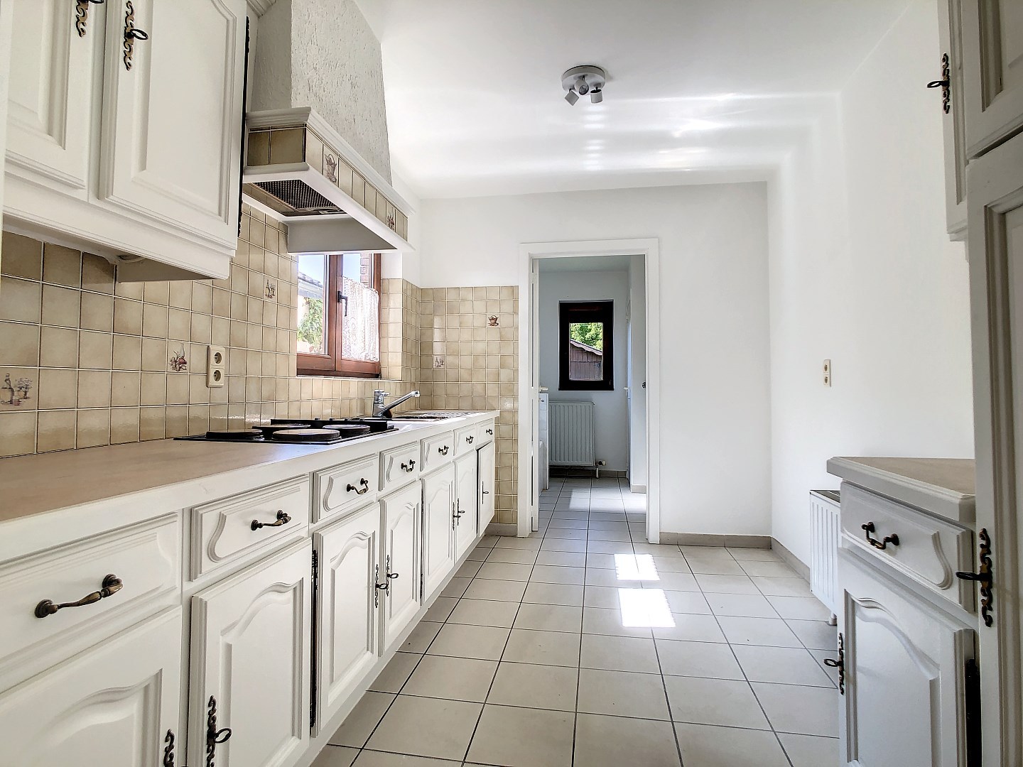 Centraal gelegen woning met twee ruime slaapkamers, zonnige tuin en droge kelder - EPC 252 kWh/m² - bewoonbare oppervlakte van 143 m² 