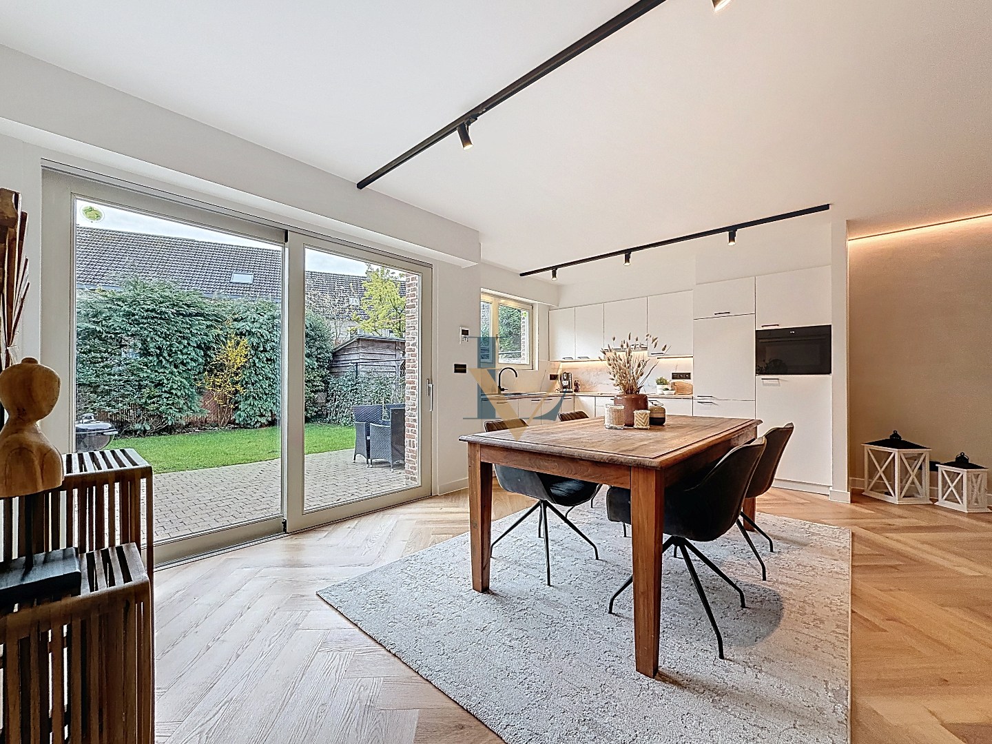 Charmante gerenoveerde rijwoning in pastoriestijl te koop in centrum Schilde 