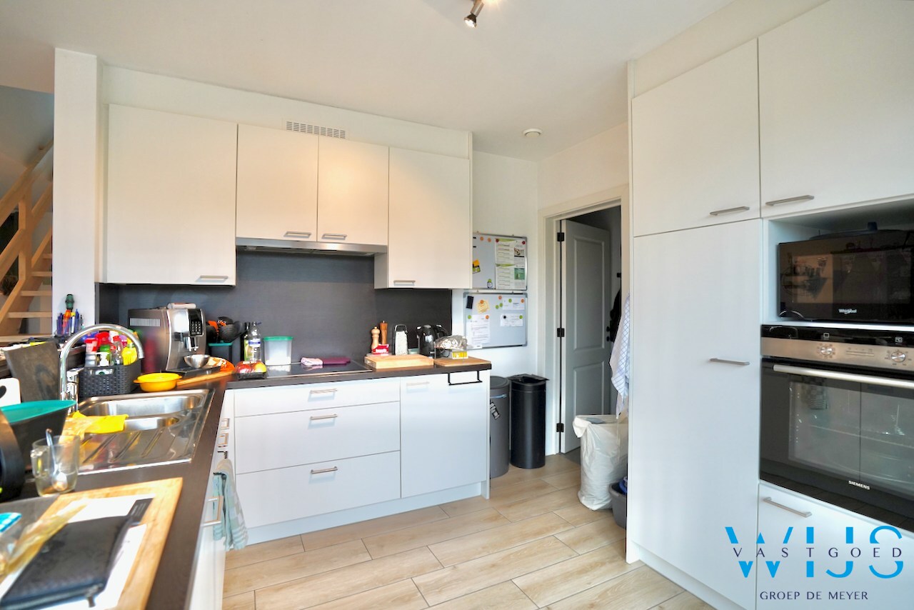 Prachtig appartement MET GARAGE in het rustige landelijke OOSTEEKLO ! 