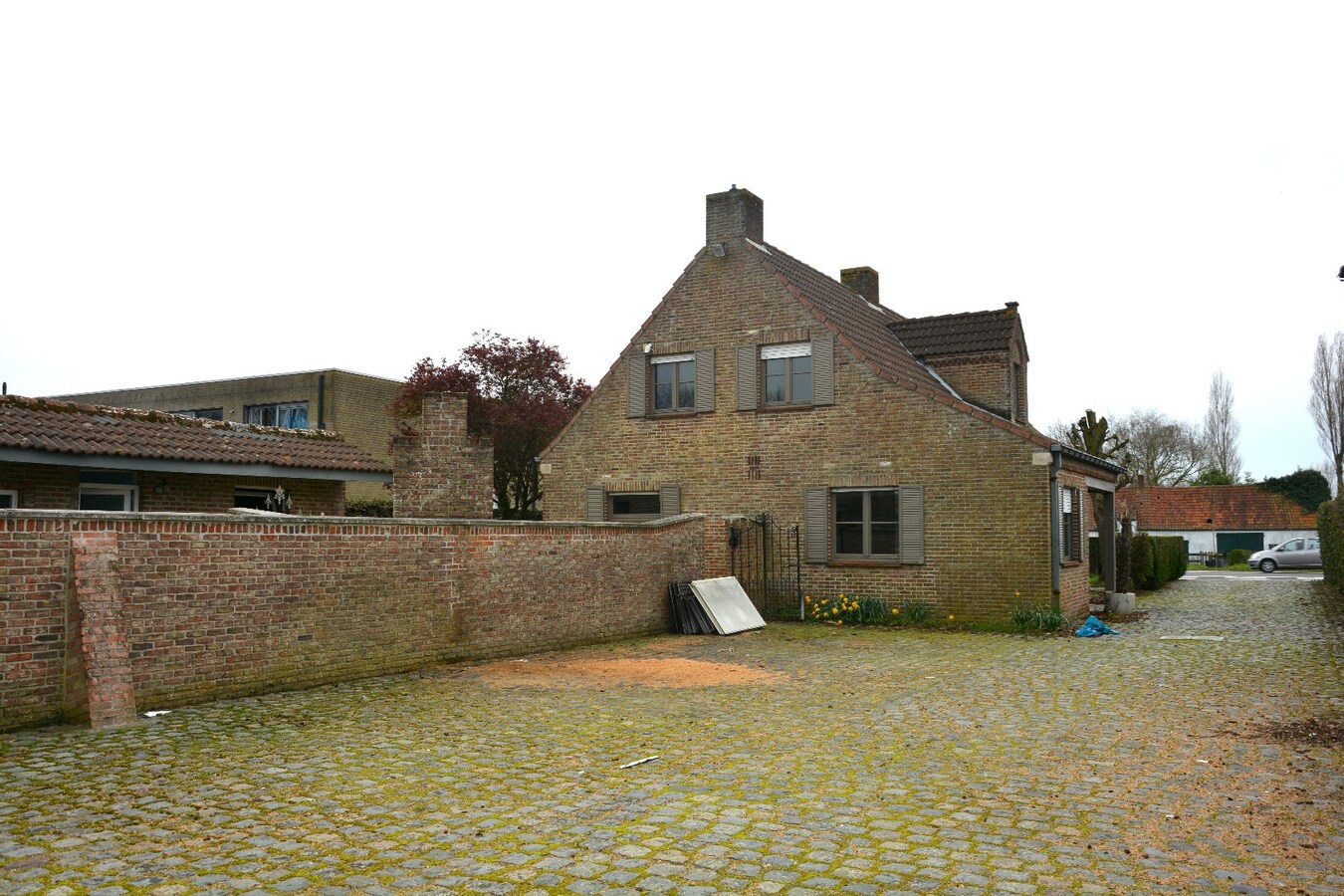 Te renoveren villa in bedrijventerreinzone voor KMO's 