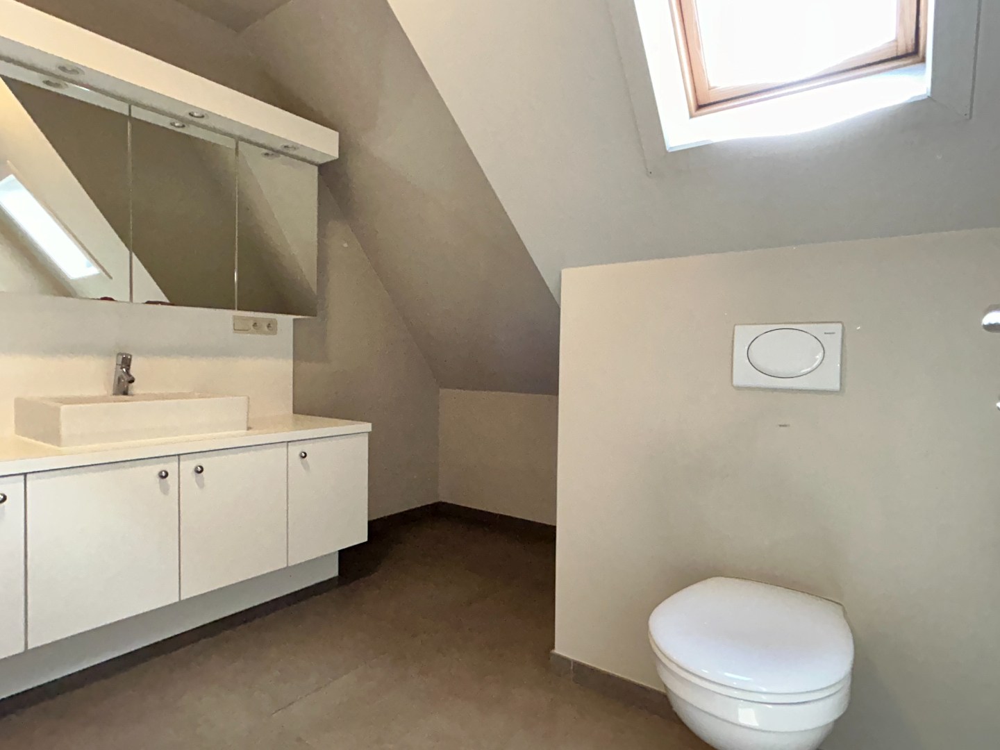 Stijlvol duplex appartement met 3 slaapkamers en groot terras 