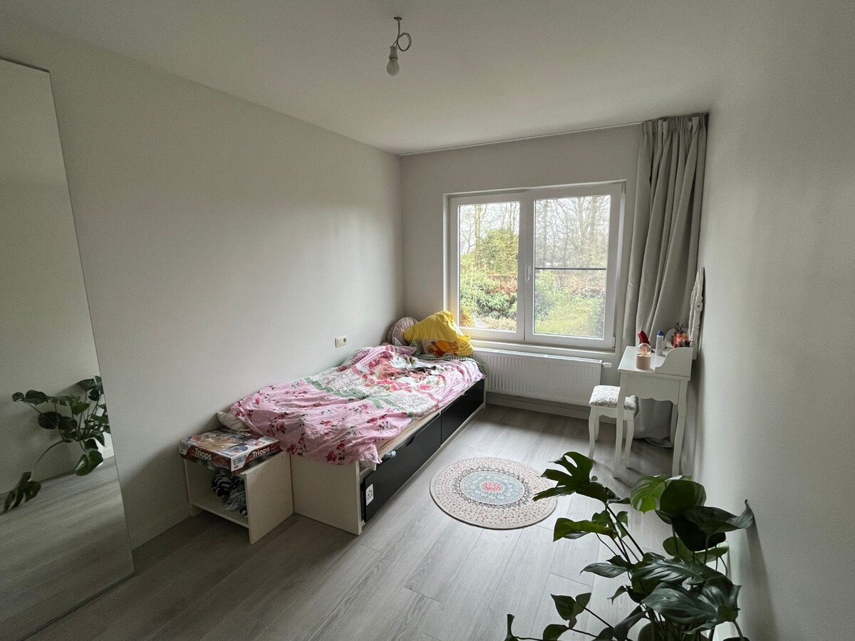 Energetisch gerenoveerde, ruime gesloten bebouwing te Kruisem 