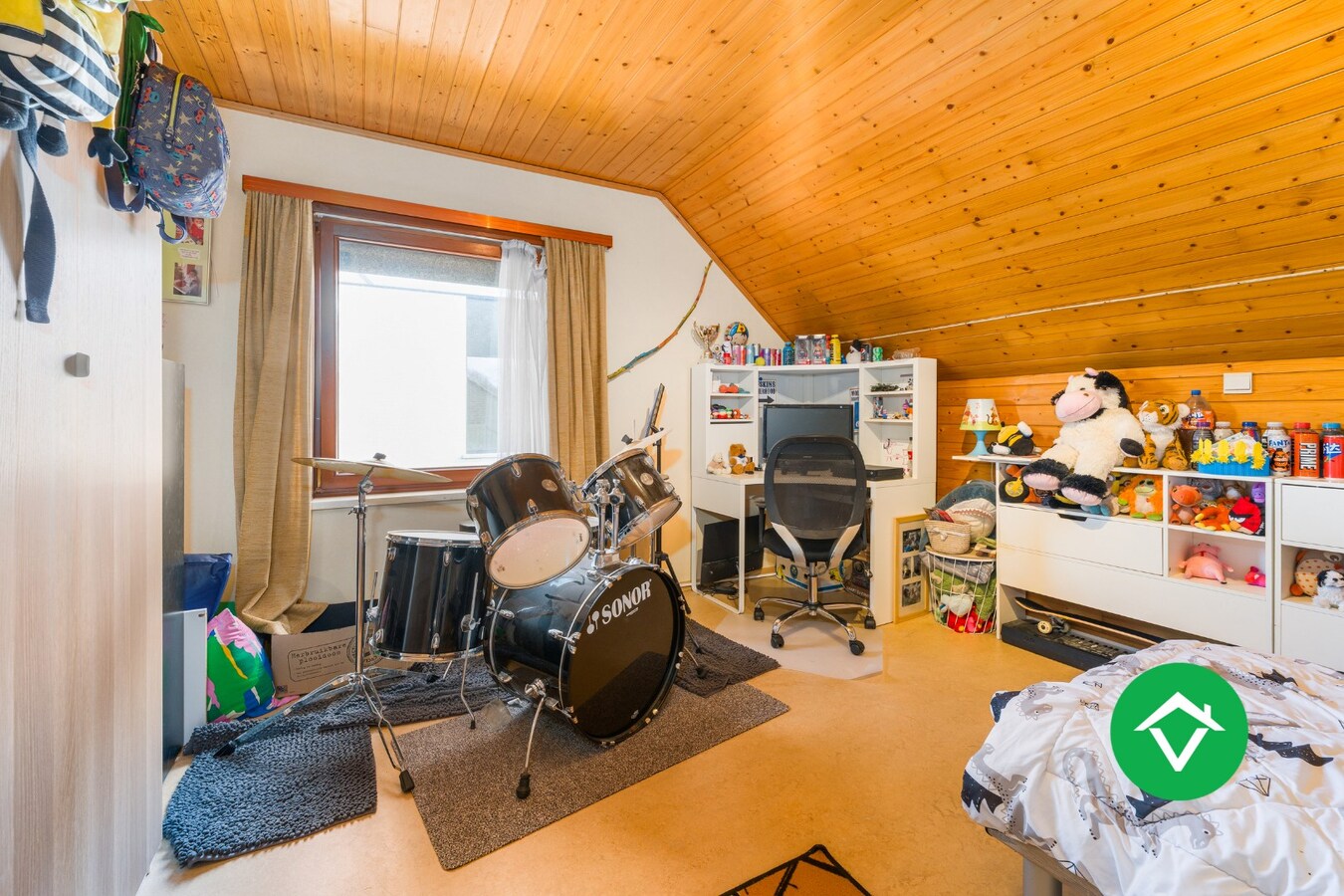 Alleenstaande woning met 5 slaapkamers en garage te Koekelare 