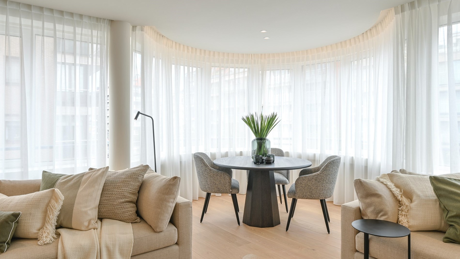 Magnifique appartement d'angle avec 3 chambres à coucher situé idéalement au milieu de l'avenue Lippens à Knokke. 