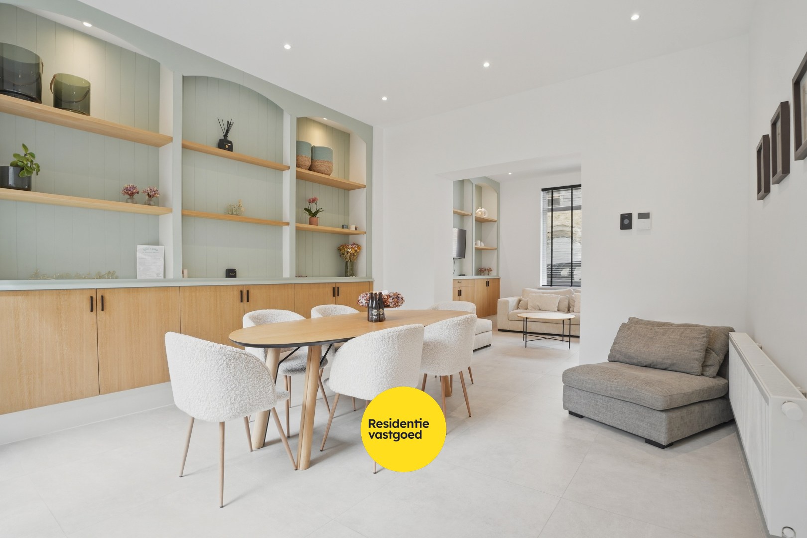 Subliem gerenoveerde herenwoning met 6 slaapkamers inclusief garage in Nieuwpoort-Stad op 135m² 