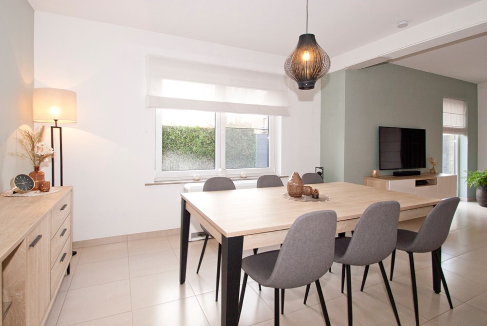 Instapklaar gelijkvloers - 2 slpks - ruim terras - parking 