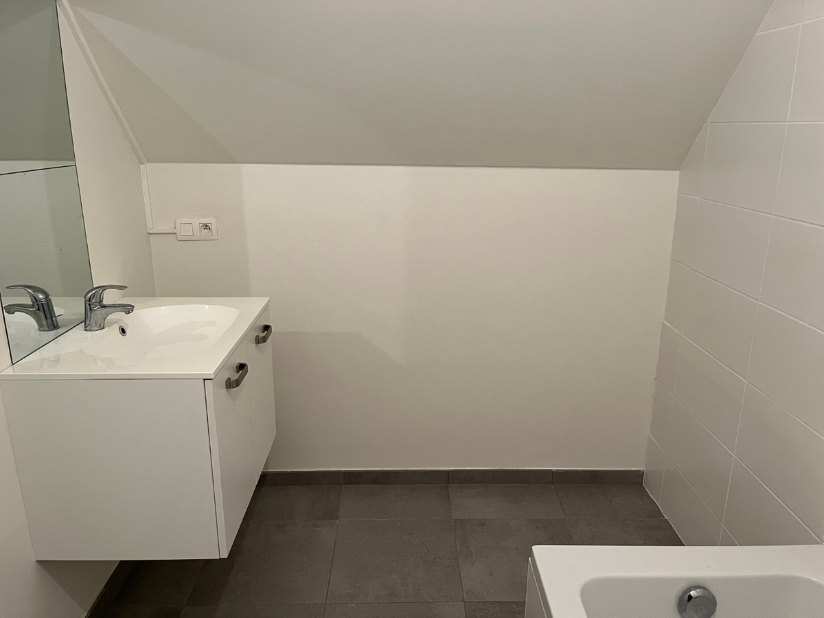 Bijzonder ruim én eigentijds dakappartement. GEEN VASTE KOSTEN ! 