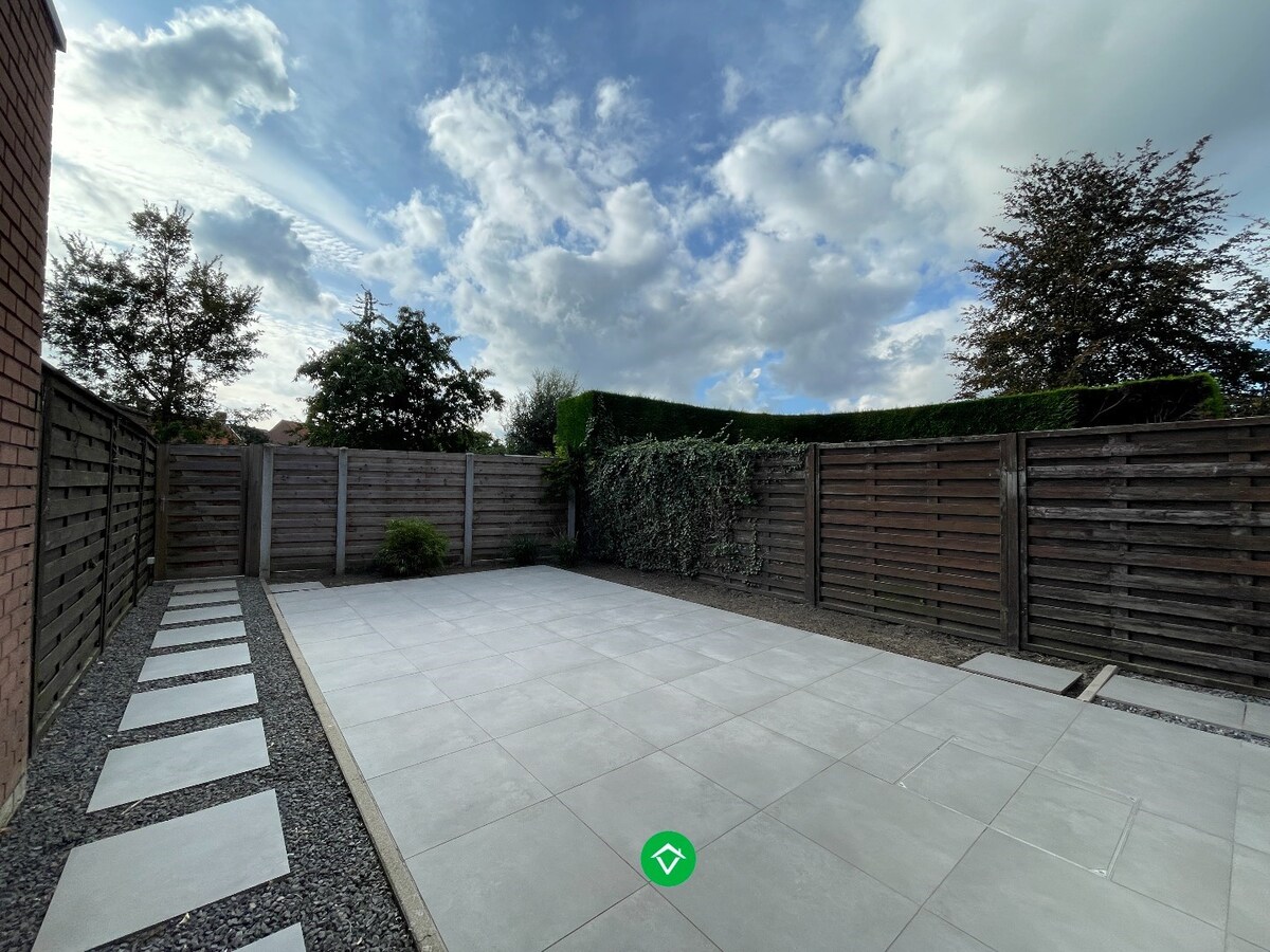 Gezellige rijwoning met 3 slaapkamers, terrastuin en garage te Kachtem 