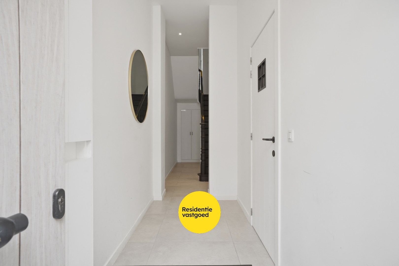 Subliem gerenoveerde herenwoning met 6 slaapkamers inclusief garage in Nieuwpoort-Stad op 135m² 
