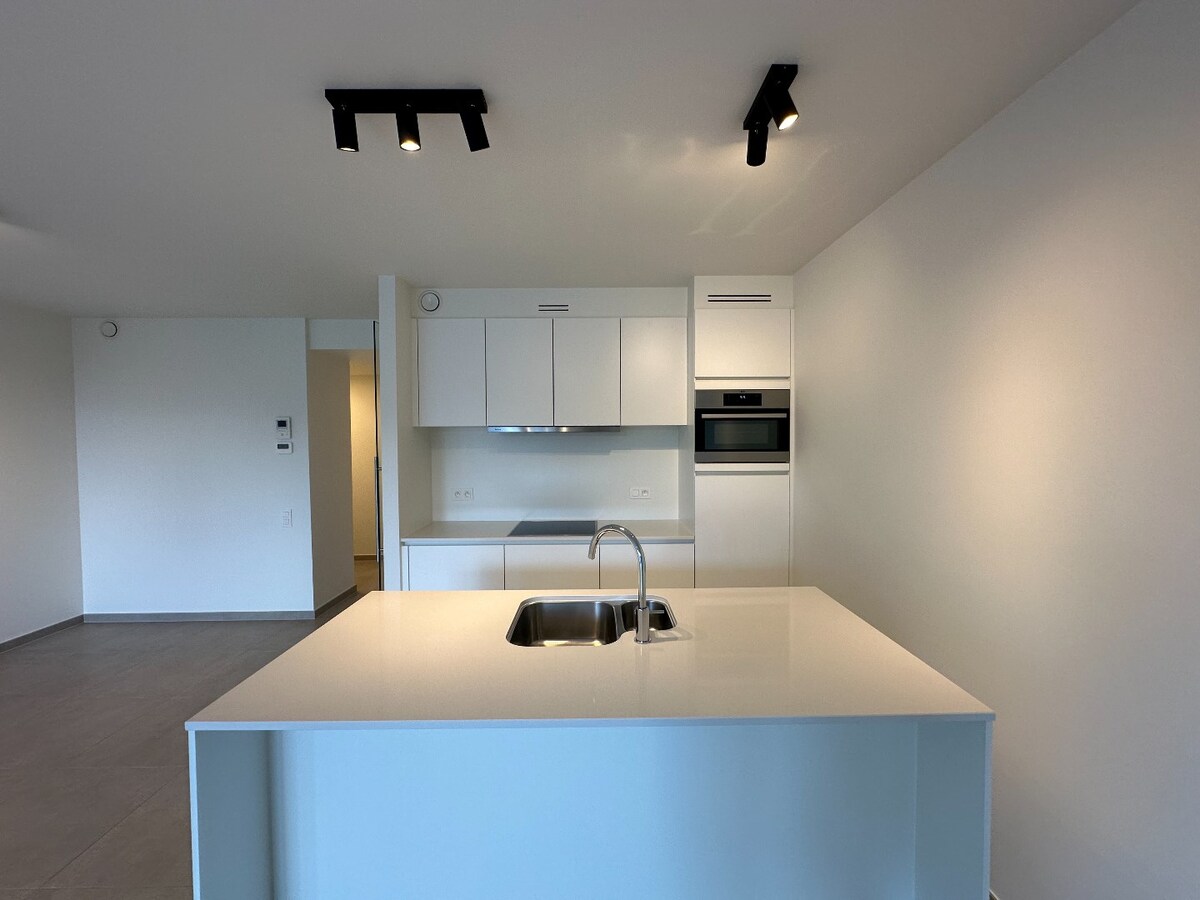 Prachtig nieuwbouwappartement op de vierde verdieping, pal in het centrum van Roeselare 