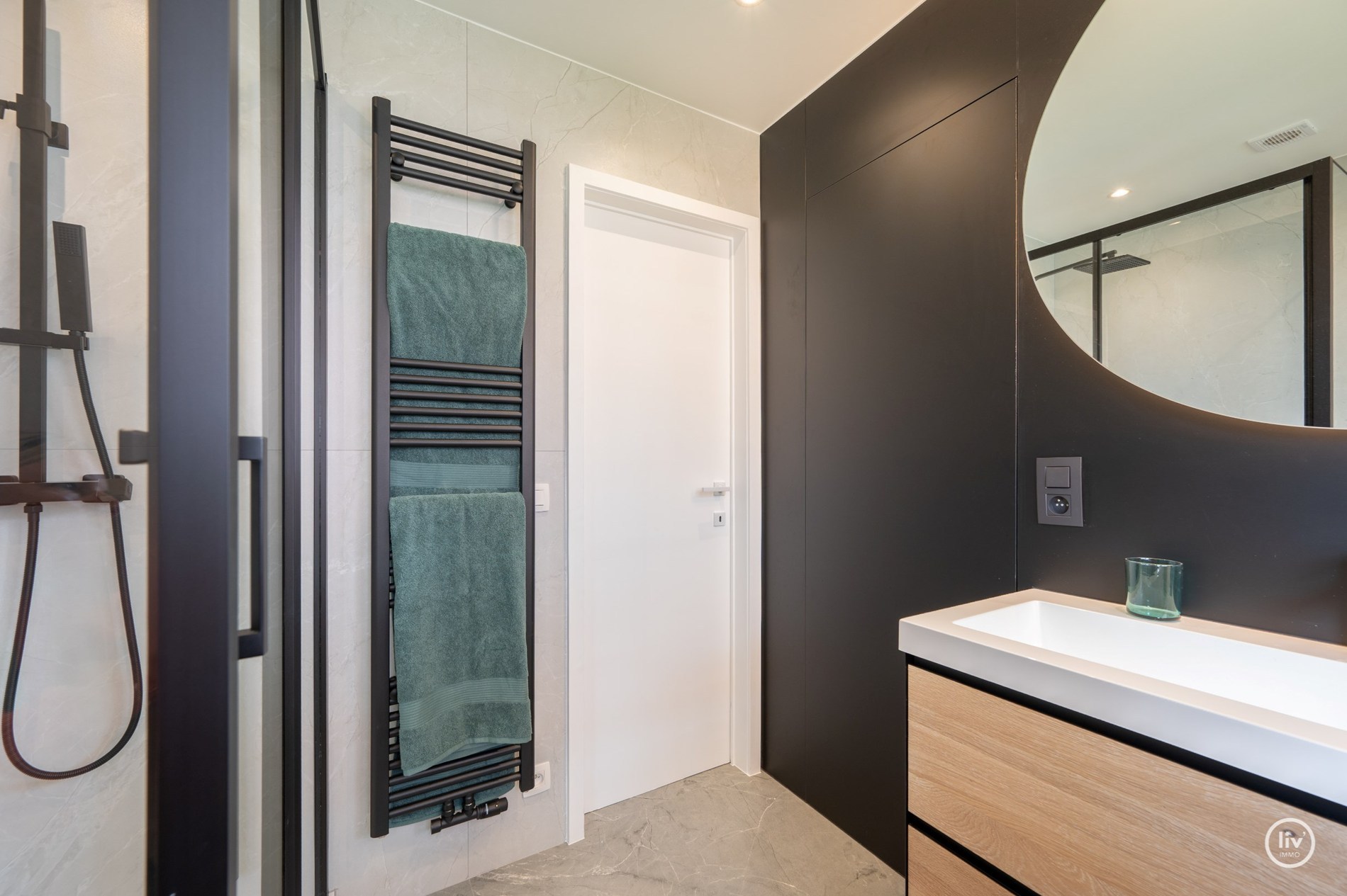 Appartement élégamment rénové avec 3 chambres dans un emplacement de premier choix à Duinbergen - à seulement 100 mètres de la digue! 