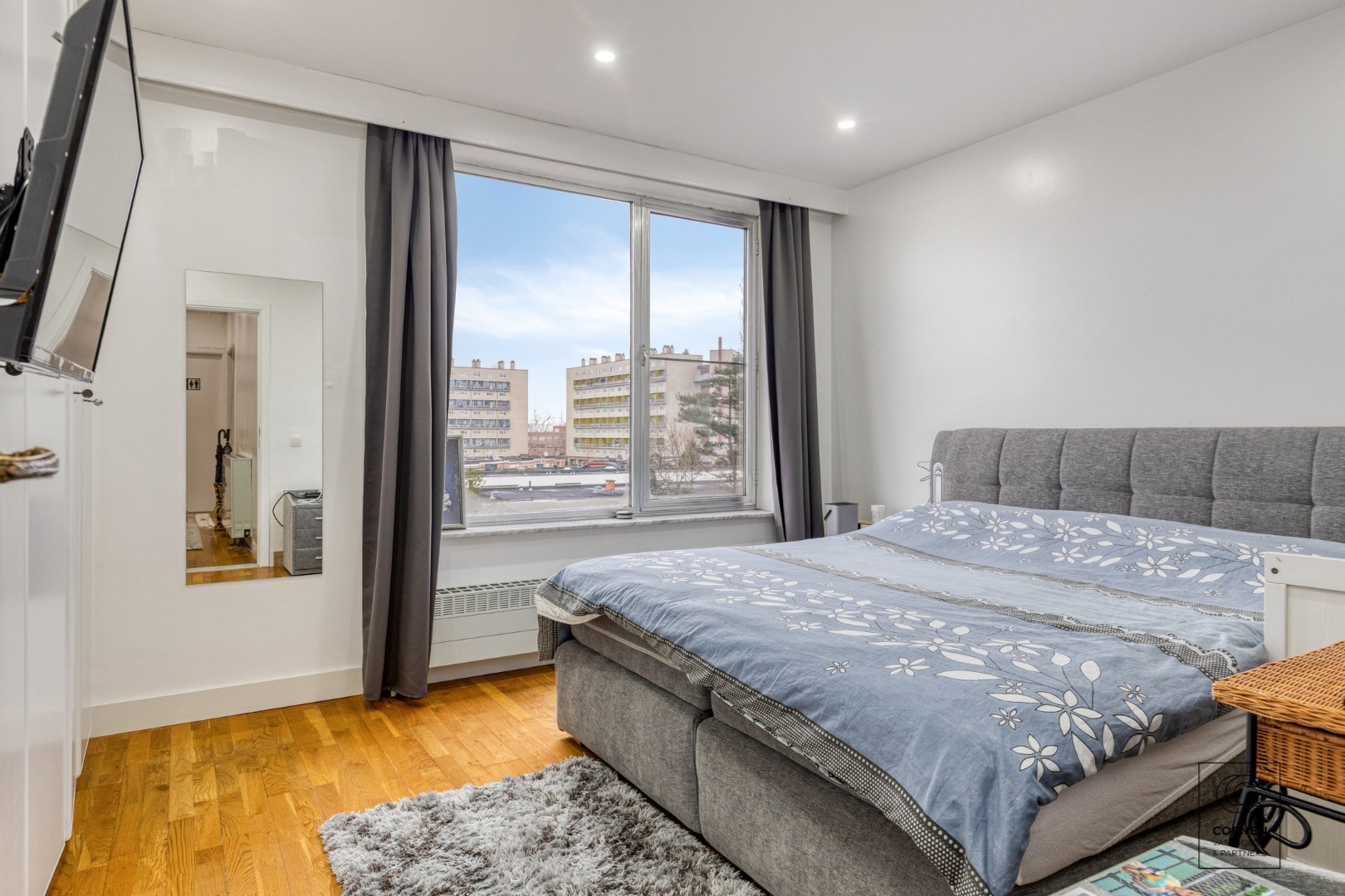 Ruim, lichtrijk appartement van 124 m² en twee slaapkamers te Antwerpen! 