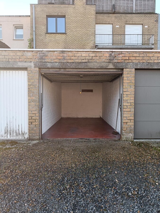Garagebox vlakbij het centrum van Heist 