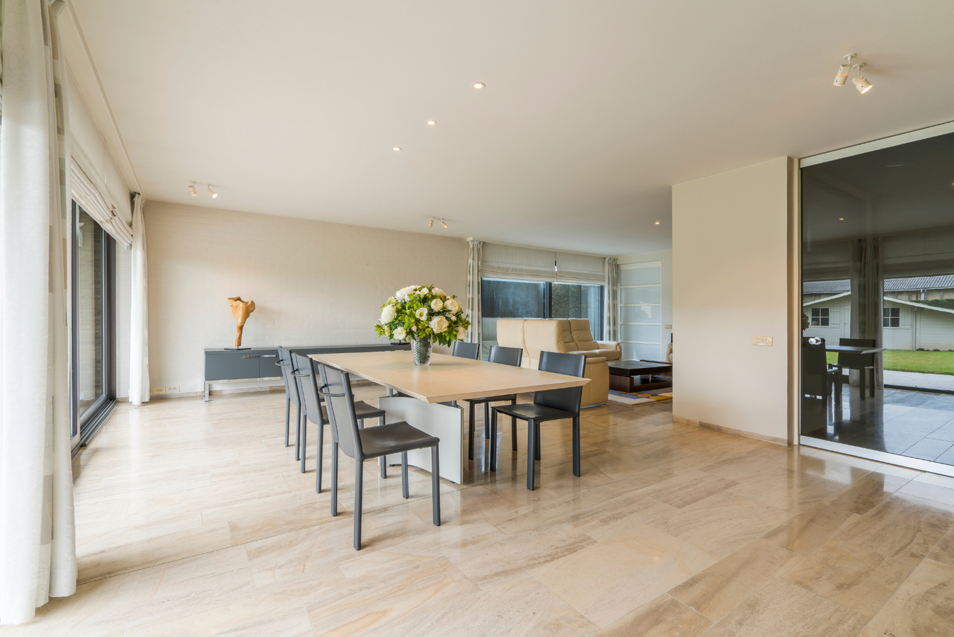 Luxueus afgewerkte villa met 3 slaapkamers én garage te Gits 