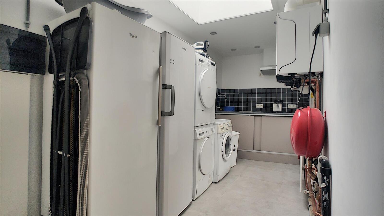 Knap gerenoveerde woning met dubbele garage - Heist 