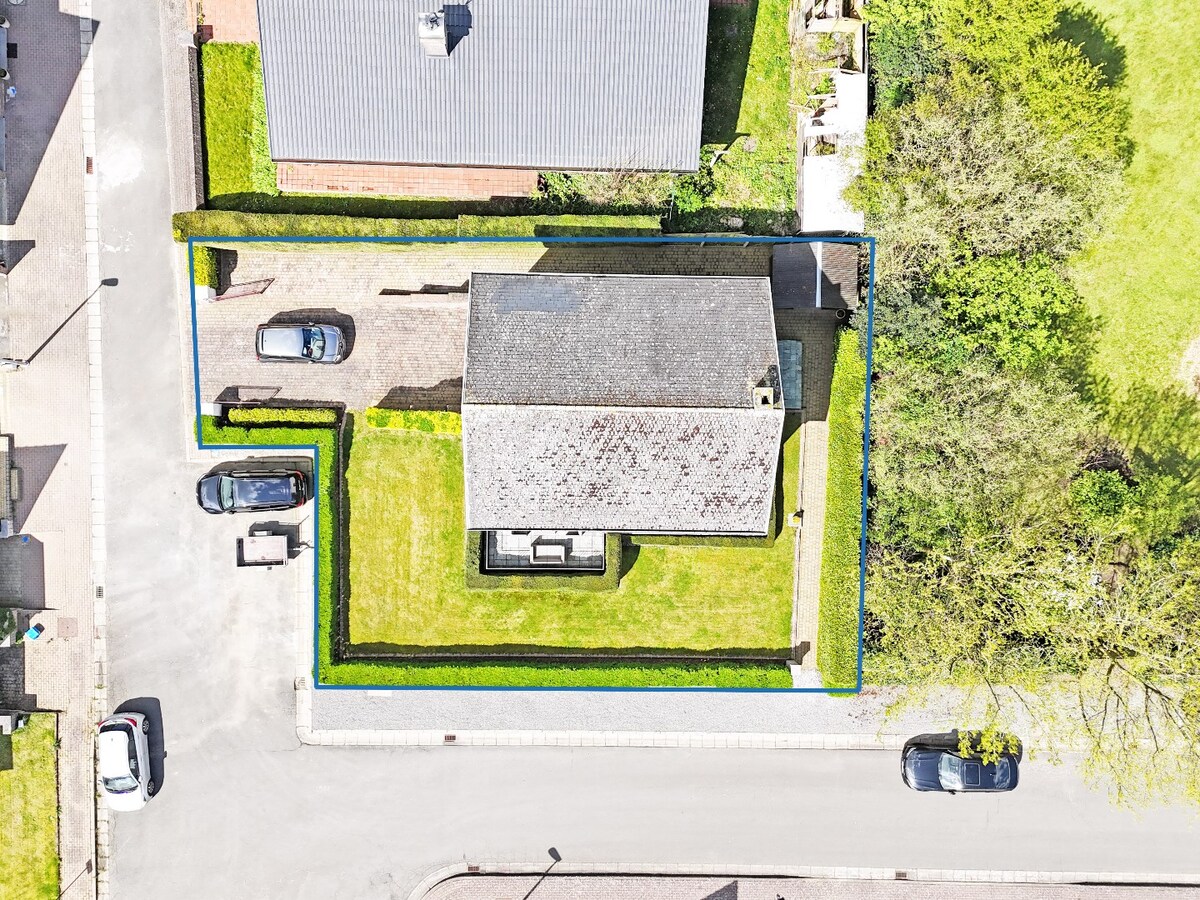 Residentieel gelegen hoekwoning nabij centrum Zottegem 