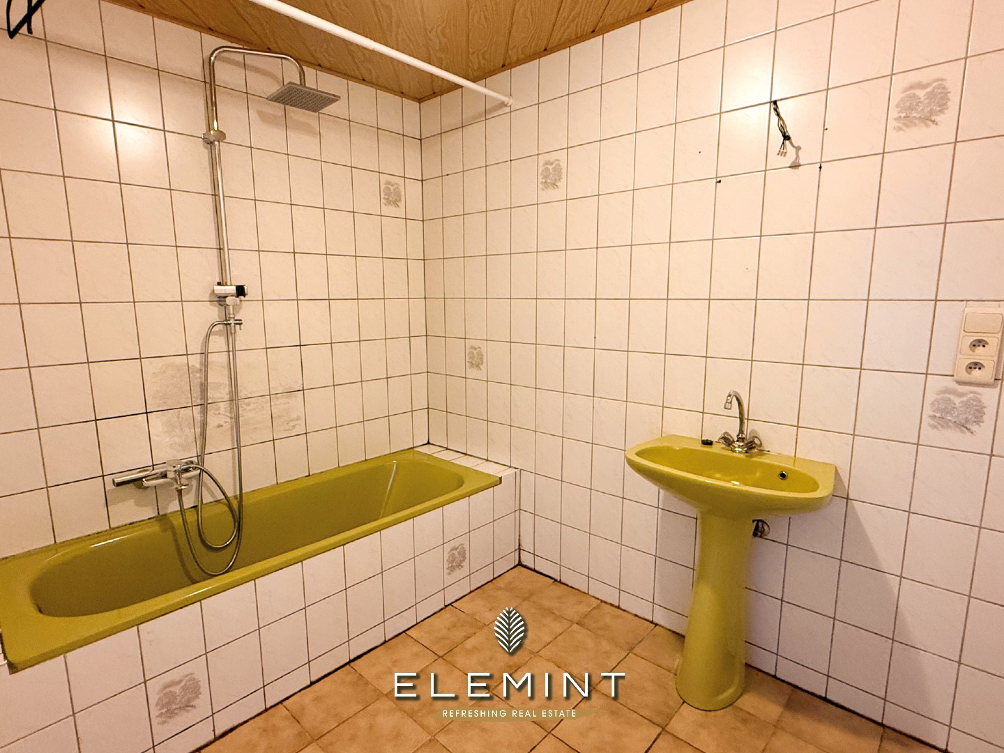 Karaktervolle te renoveren woning in rustige straat te Olsene 