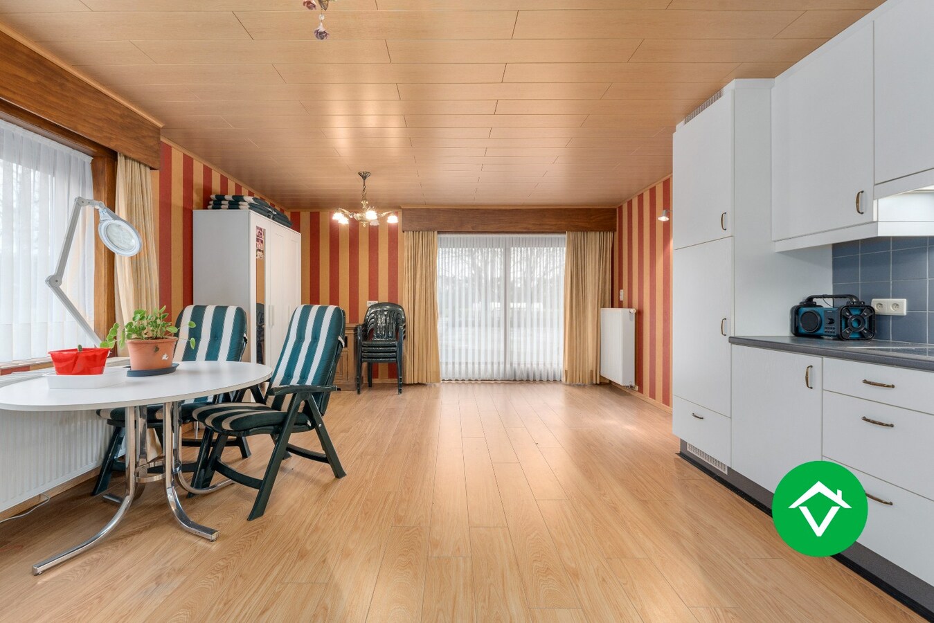 Rustig gelegen alleenstaande woning met bijgebouwen te Koekelare 