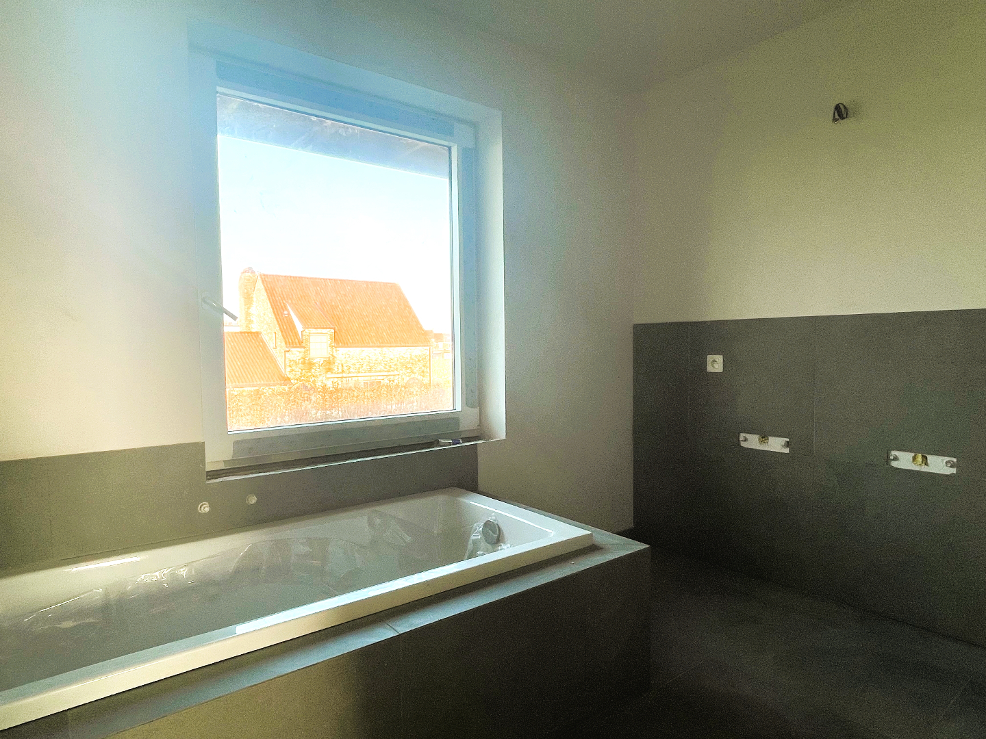 Ruime nieuwbouwwoning met garage en tuin op 300m² 